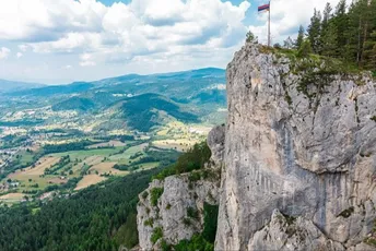 Muškarac stradao prilikom pada sa vidikovca na Romaniji Muškarac stradao prilikom pada sa vidikovca na Romaniji