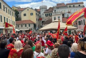 STEGA: Građani Herceg Novog pokazali privrženost domovini, nosiocima lokalne vlasti poslali poruku da i te kako ima zainteresovanih za proslavu Dana nezavisnosti