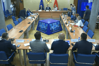 Milović: EPCG za godinu 92 miliona u minusu; Đukanović: Nije radila TE Pljevlja i uvožena je struja Milović: EPCG za godinu 92 miliona u minusu; Đukanović: Nije radila TE Pljevlja i uvožena je struja
