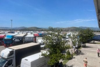 Blokiran carinski terminal u Podgorici: Formirana kilometarska kolona