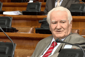 Preminuo Dragoljub Mićunović