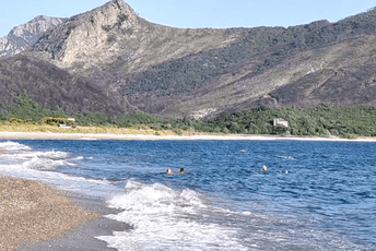 Jedna od plaža najbližih Podgorici: Posjetilaca ima, ali malo ko ulazi u more
