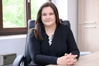 Incident u centru Podgorice: Prijećeno direktorici Gradskog pozorišta Sandri Vujović Incident u centru Podgorice: Prijećeno direktorici Gradskog pozorišta Sandri Vujović