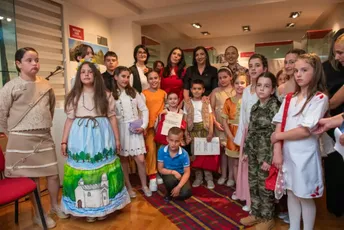 (FOTO) "Niti mašte – tradicija u novom ruhu": Kreacije najmlađih predstavljene na reviji u Beranama
