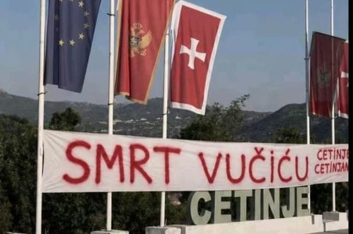 Policija: Transparenti i grafiti sa uvredljivim porukama nijesu postojali, sadržaj generisan vještačkom inteligencijom