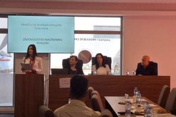 Istraživanje pokazalo: Više od polovine prosvjetnih radnika ne bi savjetovalo mladima da izaberu nastavnički poziv, dok bi skoro polovina promijenila posao Istraživanje pokazalo: Više od polovine prosvjetnih radnika ne bi savjetovalo mladima da izaberu nastavnički poziv, dok bi skoro polovina promijenila posao