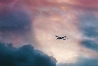 Avion upao u vrtložnu turbulenciju u blizini Sarajeva, povrijeđeno više osoba