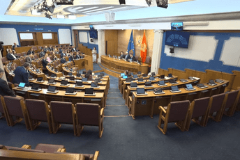 Spajić: Nikada pripremljeniji ne čekamo sezonu; Živković: Vaša ekonomska politika je uništila životni standard građana Spajić: Nikada pripremljeniji ne čekamo sezonu; Živković: Vaša ekonomska politika je uništila životni standard građana