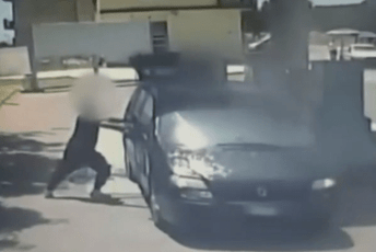 Horor u Kalabriji: Četiri osobe žive zapaljene u autu Horor u Kalabriji: Četiri osobe žive zapaljene u autu