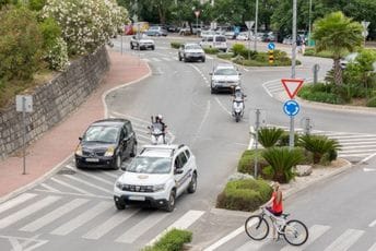 UP: Počele obustave saobraćaja, ograničeno kretanje na više lokacija u južnoj i centralnoj regiji