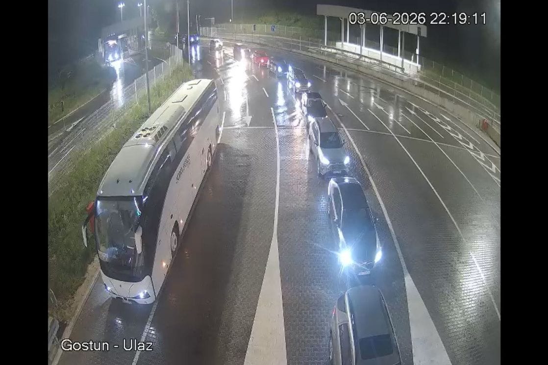 (FOTO) Ogromne kolone na dva granična prelaza iz Crne Gore prema Srbiji