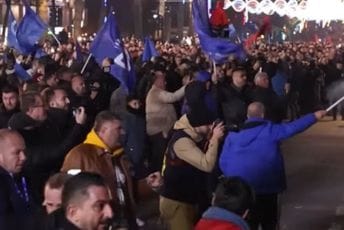 Protest u Tirani zbog izgradnje turističkog kompleksa, građani se sukobili sa policijom Protest u Tirani zbog izgradnje turističkog kompleksa, građani se sukobili sa policijom