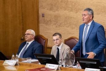 Mandić i Lekić ploču okrenuli pod pritiskom Srbije i članova i simpatizera iz Pljevalja