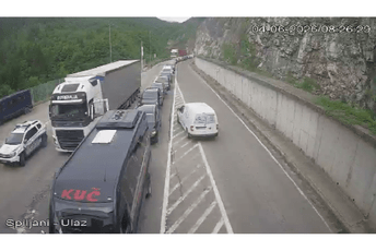 Zbog detaljnih kontrola velike gužve na ulasku u Srbiju