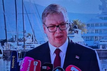 Vučić iz Tivta: Protiv mene vode brutalnu kampanju u Crnoj Gori godinama, transparenti me ne pogađaju