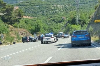 Udes na putu Cetinje - Budva: Jedna osoba povrijeđena Udes na putu Cetinje - Budva: Jedna osoba povrijeđena