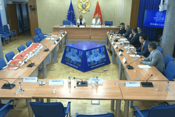 Bez prisustva opozicije: Drljević, Lacmanović, Radovanović i Škrijelj predloženi za članove Savjeta RTCG Bez prisustva opozicije: Drljević, Lacmanović, Radovanović i Škrijelj predloženi za članove Savjeta RTCG