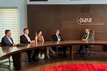 Ibrahimović sa Izetbegovićem: Razgovarali o položaju Bošnjaka u regionu i evropskom putu Crne Gore i BiH Ibrahimović sa Izetbegovićem: Razgovarali o položaju Bošnjaka u regionu i evropskom putu Crne Gore i BiH