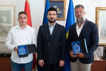 Jovanović uručio zahvalnice Barčiću i Radanoviću: Opština Budva ponosna na sugrađane koji svojim djelima afirmišu najviše ljudske vrijednosti