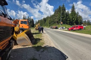 (FOTO) Žabljak: Odbornici NSD-a zajedno s poljoprivrednicima spriječili rušenje štala