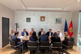 Šahmanović: Ove sedmice obilazak potencijalnih lokacija za novu trafostanicu, razgovarano i o projektu izgradnje dalekovoda Rožaje - Tutin Šahmanović: Ove sedmice obilazak potencijalnih lokacija za novu trafostanicu, razgovarano i o projektu izgradnje dalekovoda Rožaje - Tutin
