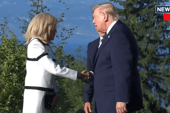 (VIDEO) Neugodan trenutak na samitu G7: Tramp 13 sekundi nije puštao ruku Briži Makron (VIDEO) Neugodan trenutak na samitu G7: Tramp 13 sekundi nije puštao ruku Briži Makron