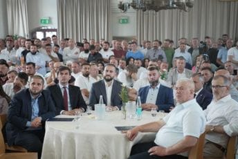 Savez patriota Crne Gore u Njemačkoj pita Azemovića: Šta ste tražili na skupu u Frankfurtu? Savez patriota Crne Gore u Njemačkoj pita Azemovića: Šta ste tražili na skupu u Frankfurtu?