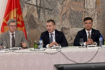 Šaranović: U biračkom spisku preminuli, pogrešne adrese, hiljade građana bez lične karte... Šaranović: U biračkom spisku preminuli, pogrešne adrese, hiljade građana bez lične karte...