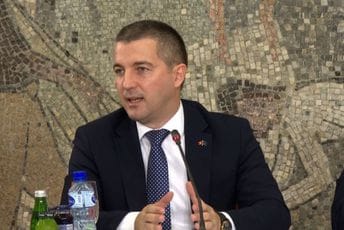 Bečić: Šaranović donio rješenja o prestanku radnog odnosa za 13 policajaca, nije revanšizam