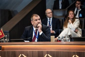 Krapović naglasio značaj nastavka podrške Ukrajini: Od ključne važnosti za odbranu njene suverenosti Krapović naglasio značaj nastavka podrške Ukrajini: Od ključne važnosti za odbranu njene suverenosti
