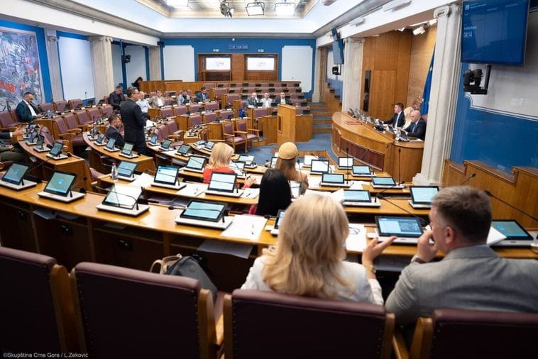 Camaj, Pejović i PES prednjače: Putovanja poslanika koštaju nas skoro 1.200 eura dnevno