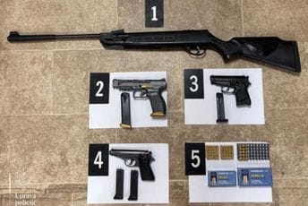 (FOTO) Ulcinj: Pucao iz više vrsta oružja, policija mu upala u kuću i našla arsenal