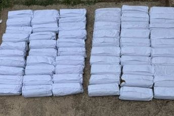 Dvije osobe procesuirane na graničnim prelazima: Jedan pokazao lažnu švajcarsku dozvolu, drugi švercovao 45 kilograma duvana