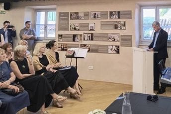 Izložba Matice crnogorske otvorena u Momjanu: Život i istorijsko nasljeđe Blažene Ozane Kotorke pred istarskom publikom Izložba Matice crnogorske otvorena u Momjanu: Život i istorijsko nasljeđe Blažene Ozane Kotorke pred istarskom publikom