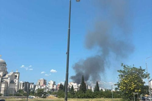 Podgorica: U požaru na Sadinama izgorjela baraka, vatra oštetila jedno vozilo