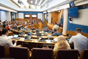 Knežević: Cijela Zeta će 13. jula biti sa trobojkama, neka dođu Ibrahimović i Krivokapić da ih skinu; Ćorović: Mislim da je Mahmud II dao Srbiji tu zastavu