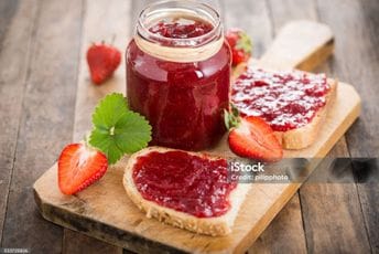 Recept koji je osvojio mreže: Džem od jagoda koji se brzo kuva i ima samo dva sastojka Recept koji je osvojio mreže: Džem od jagoda koji se brzo kuva i ima samo dva sastojka