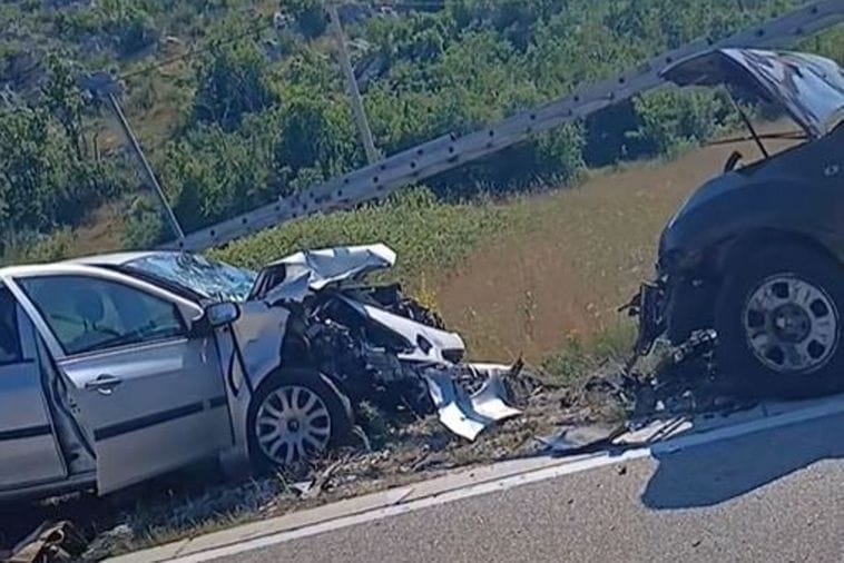 Čeoni sudar dva vozila u Dragalju: Dvije osobe teže povrijeđene, dvije lakše