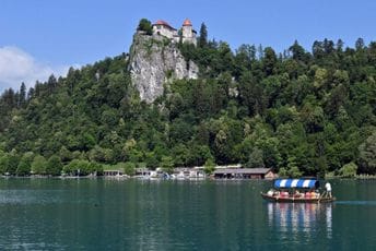 Slovenija: Dijete teško povrijeđeno nakon pada sa vidikovca dvorca Bled Slovenija: Dijete teško povrijeđeno nakon pada sa vidikovca dvorca Bled