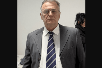 Zvuči nevjerovatno, ali je istinito: Branislav Lečić tumači ulogu Vojislava Šešelja