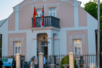 Ljetnja škola diplomatije uvijek bila pod državnom zastavom, iako se toga mnogi ne sjećaju