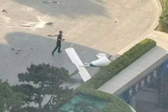 (VIDEO) Mali avion udario u najviši neboder u Pekingu