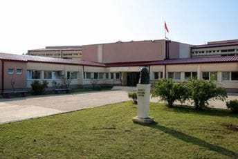 Danilovgrad: Počeli radovi na adaptaciji podova u Gimnaziji „Petar I Petrović Njegoš“ Danilovgrad: Počeli radovi na adaptaciji podova u Gimnaziji „Petar I Petrović Njegoš“