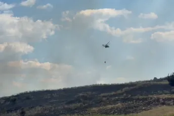 Veliki požar u Albaniji: Vatra ugrožava ostatke drevnog grada, izgorjela brojna stabla maslina