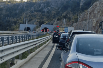 Udes u tunelu: Saobraćaj autoputem u jednom smjeru bio kratko obustavljen