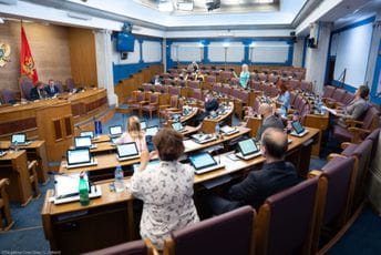 Promjene Ustava sjutra pred poslanicima