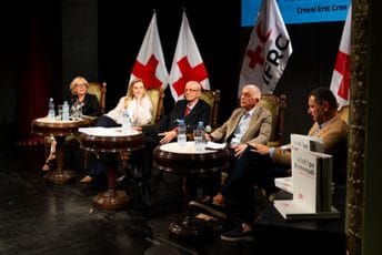Na Cetinju predstavljena monografija „Vijek i po humanosti“: Trajno svjedočanstvo o 150 godina Crvenog krsta Crne Gore