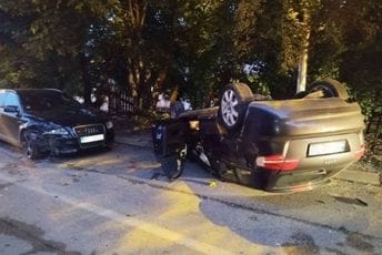 Udes u Bijelom Polju: Auto završio na krovu, jedna osoba povrijeđena