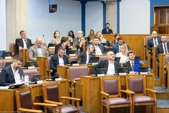 Klikovac: Hibridno djelovanje unutar PES-a; Zirojević: Ko im smišlja ove budalaštine Klikovac: Hibridno djelovanje unutar PES-a; Zirojević: Ko im smišlja ove budalaštine