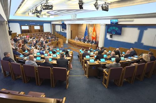 Za danas zakazane dvije sjednice Skupštine: Na pitanja poslanika odgovara Vojislav Šimun